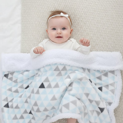 COUVERTURE BEBE OVELLA bebe fille allongee dos 