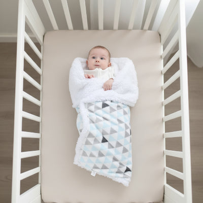 COUVERTURE BEBE OVELLA bebe emmaillote mains sorties