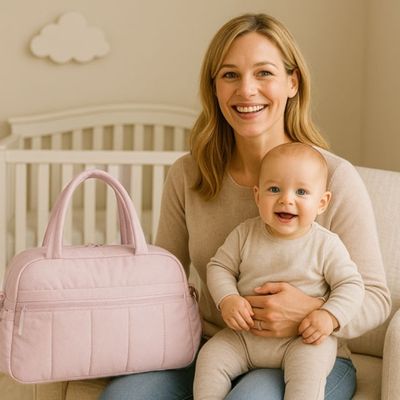 SAC A LANGER ONAE maman bebe sur genoux sac a langer sac rose