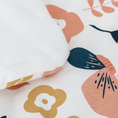 couverture emmaillotage cocoon modele fleurs