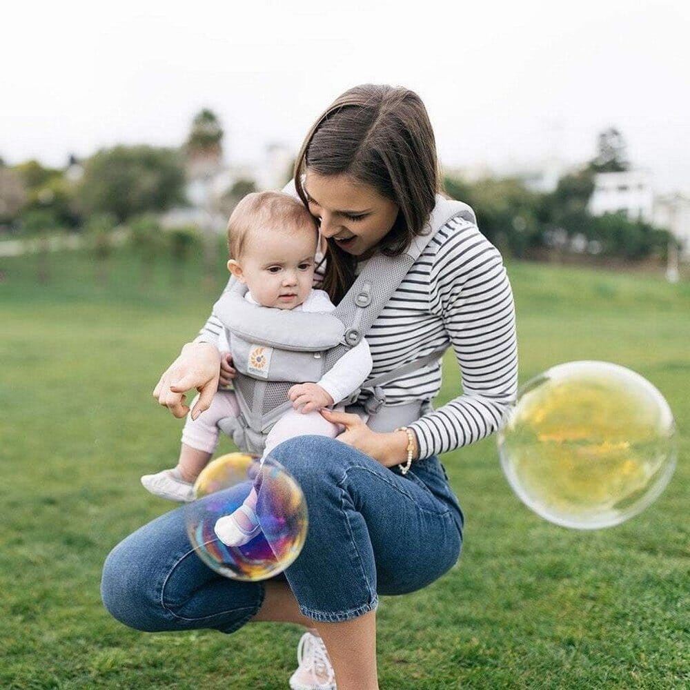 Porte Bébé - BreathBabyBag™ - Gris - Petit Trésor