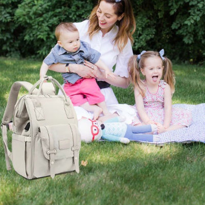 sac a langer kali maman enfants assis herbe