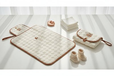 TAPIS À LANGER NOMADE - ELIO™ - Petit Trésor